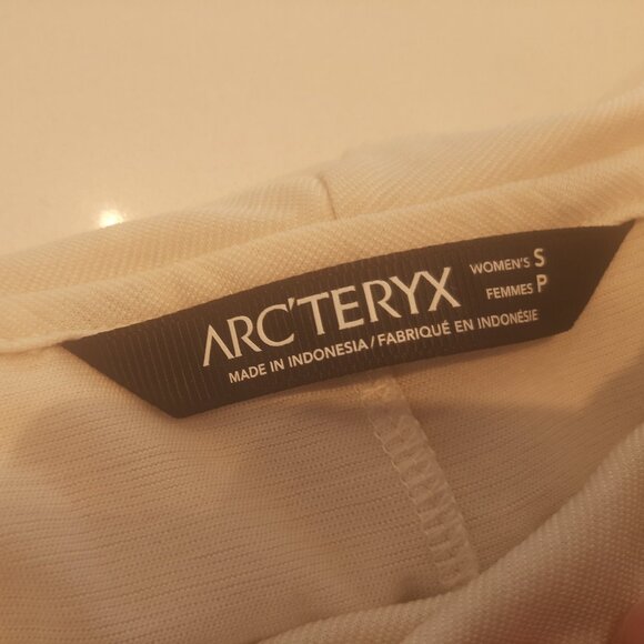 Arc'Teryx Cowl Neck - Short Sleeve T-Shirt - Women's Small - 42% Wool - Picture 3 of 8